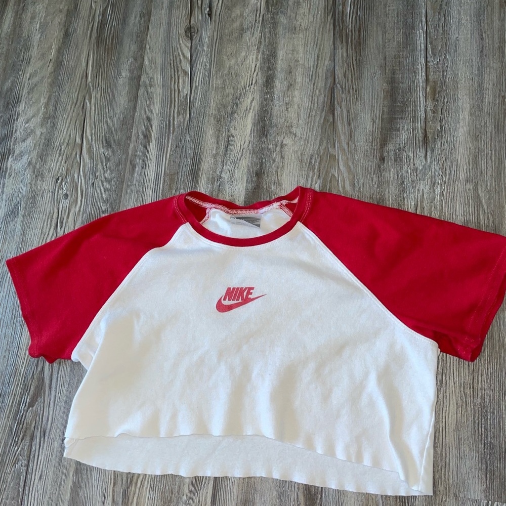 Cropped Nike baseball tee. Size L